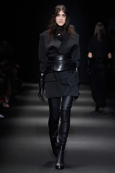 Look 3